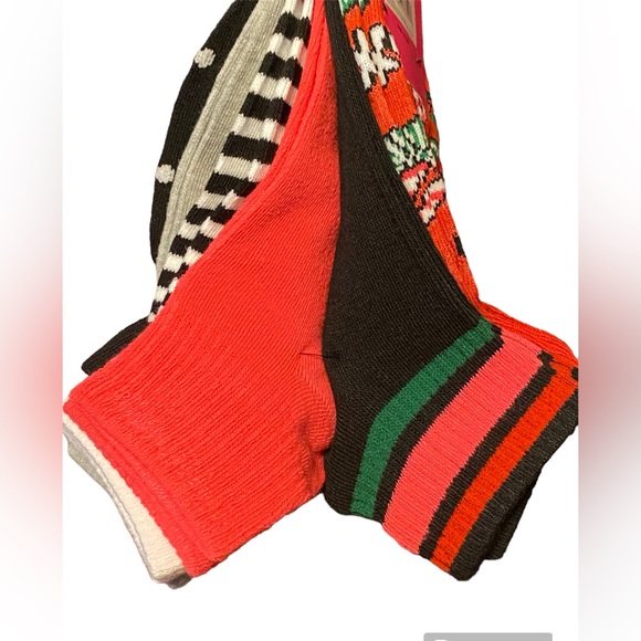 NWT•Betsey Johnson Women’s Christmas theme 6pair pk quarter socks - Picture 3 of 8